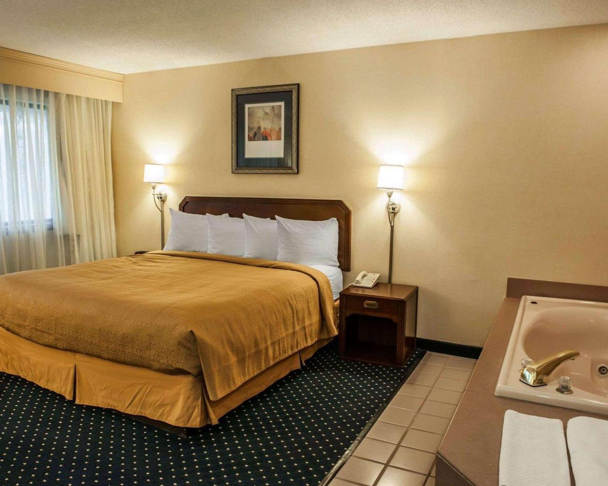 Quality Inn & Suites Goshen Esterno foto